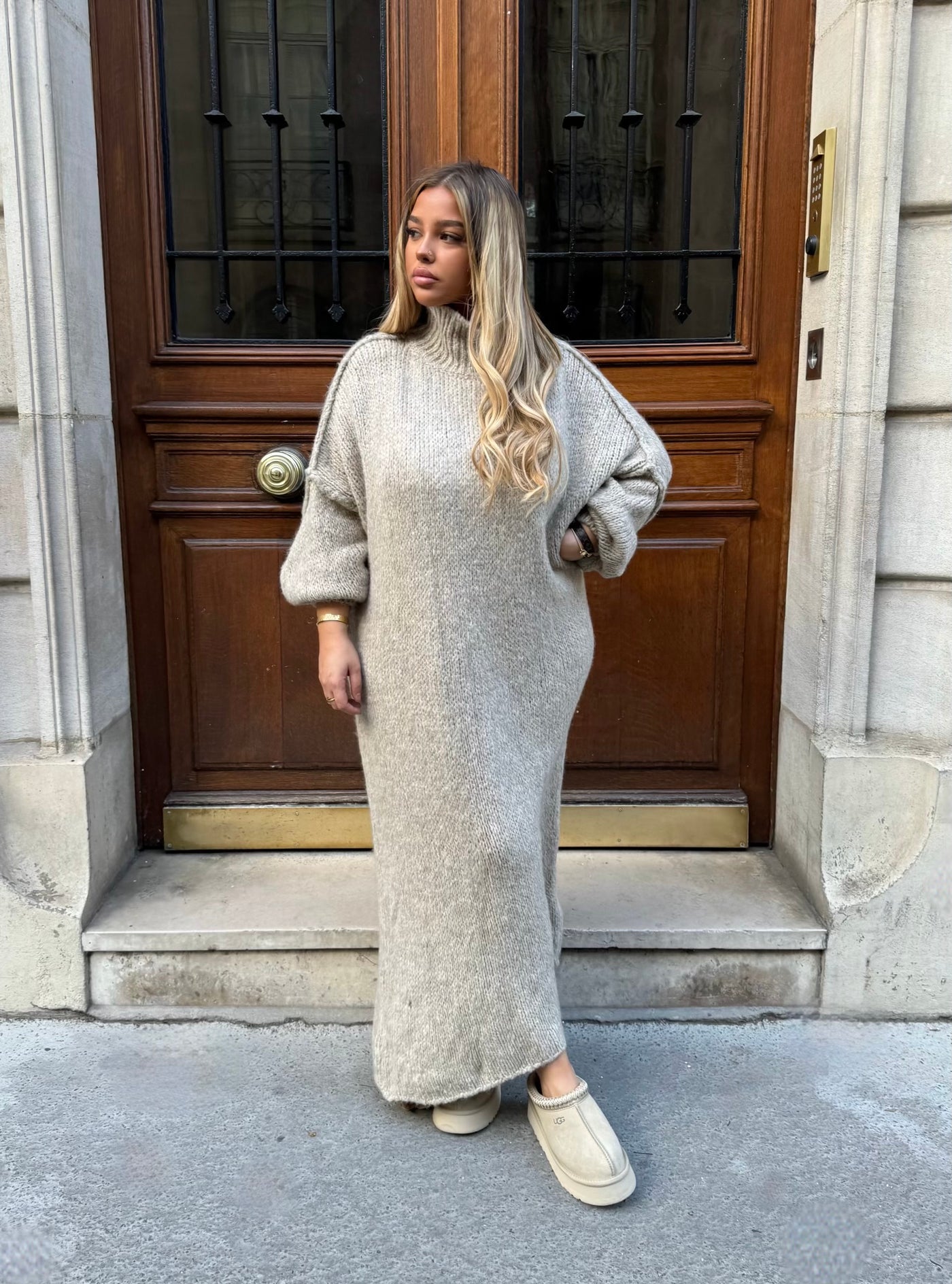 Robe pull taupe oversize