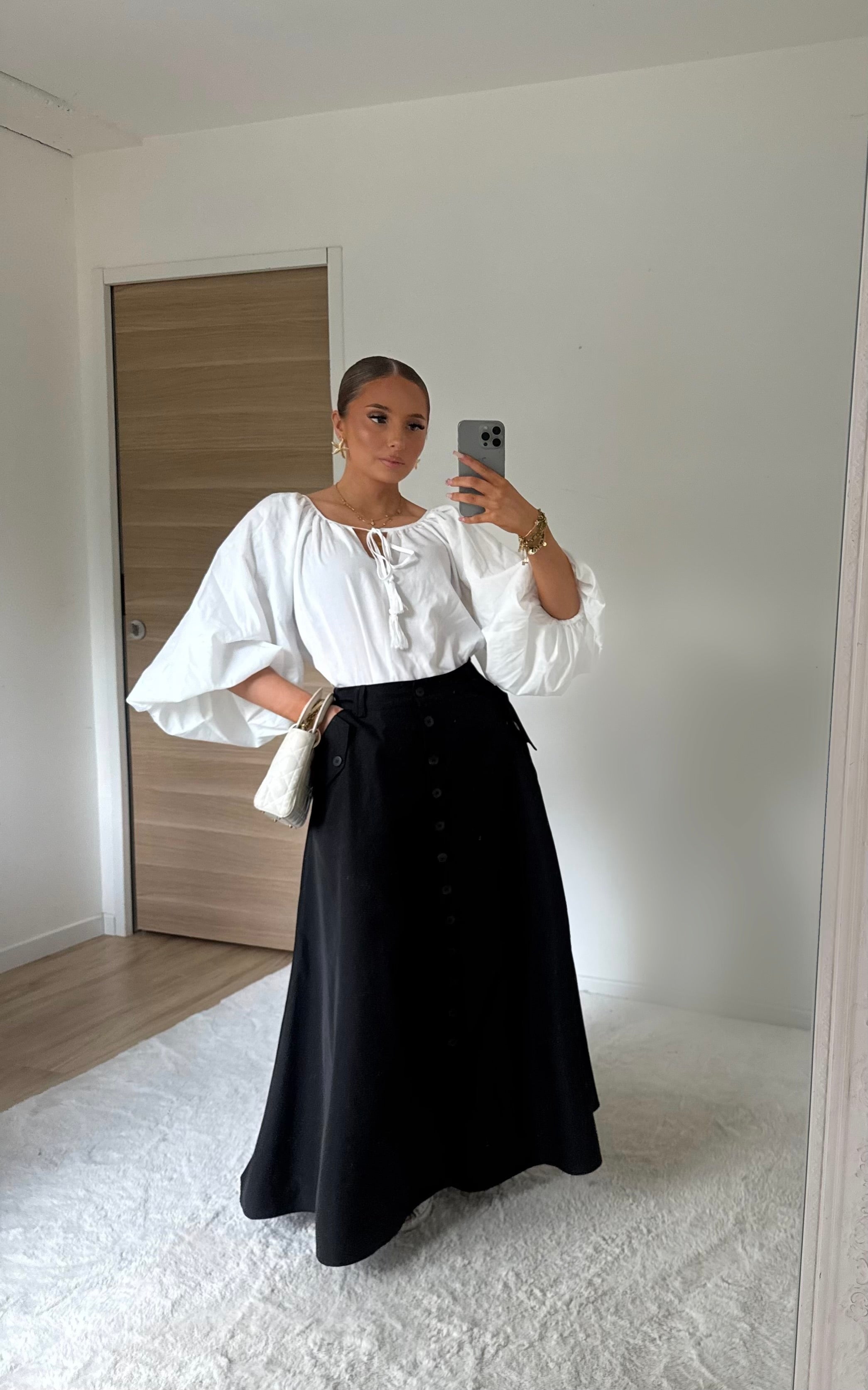 Jupe à bouton noir