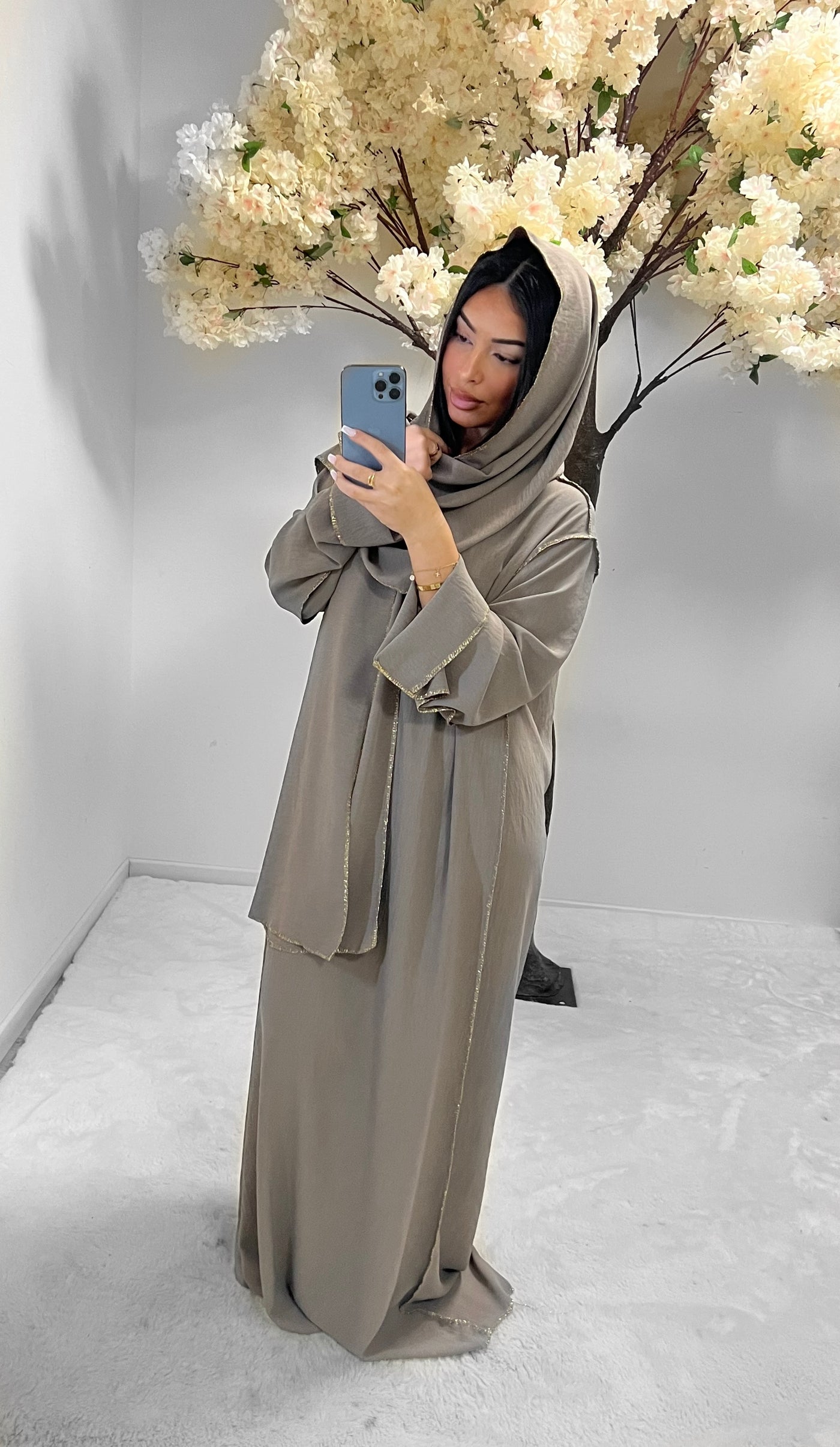 Abaya voile intégré strass taupe